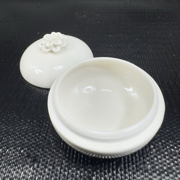 Vintage Italian Pottery Trinket Dish Holder With Applied Flower Lid Pill Holder - Picture 6 of 9